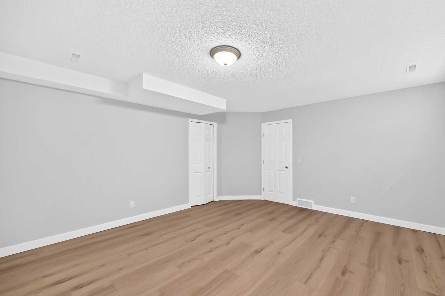 136 Bridlemeadows Common SW