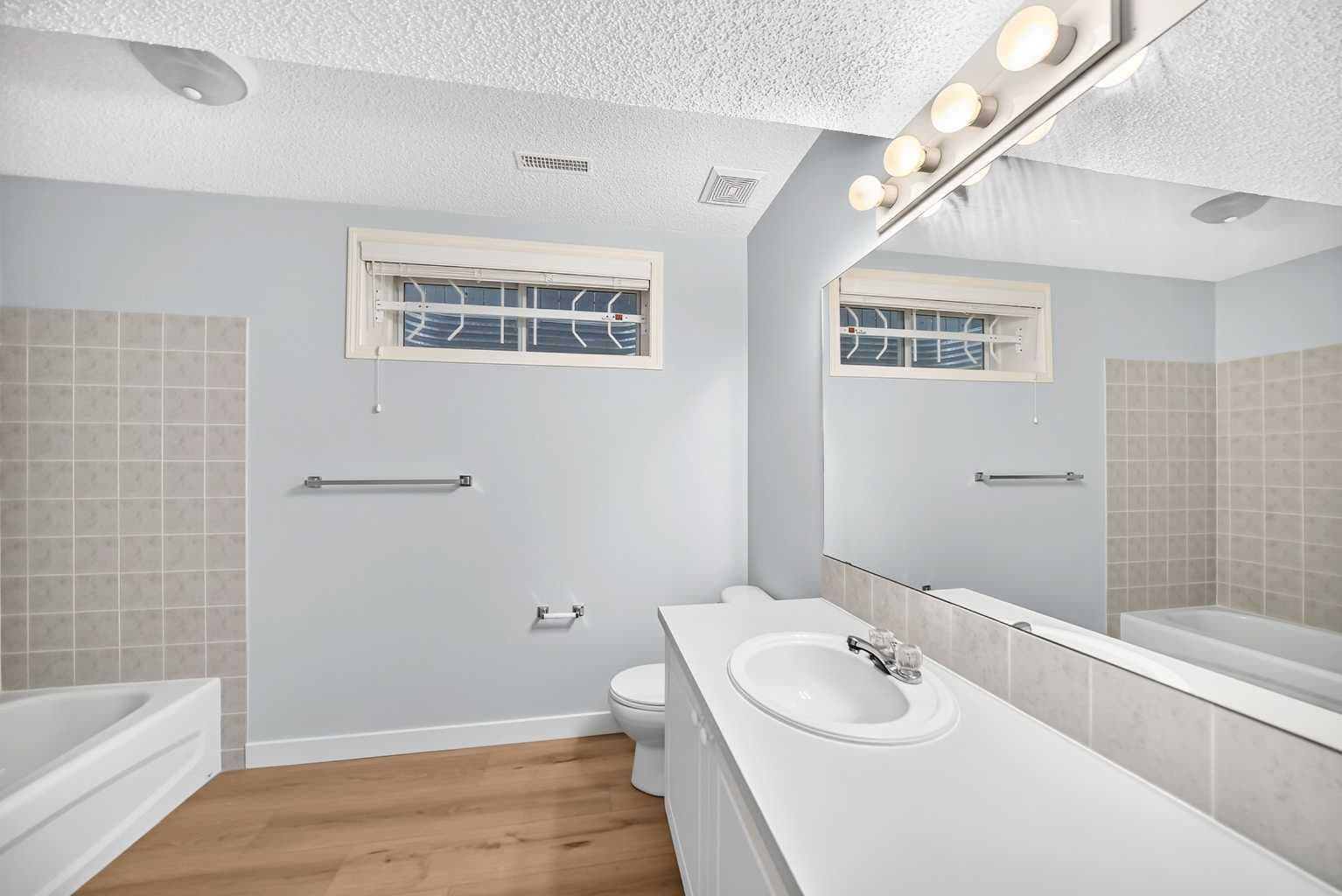 136 Bridlemeadows Common SW