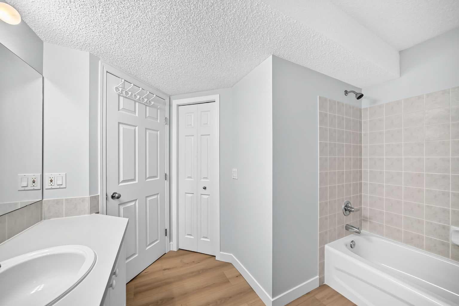 136 Bridlemeadows Common SW