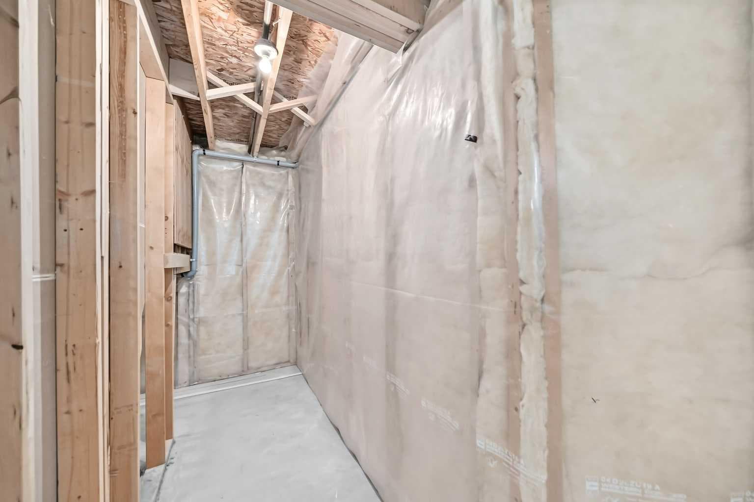 136 Bridlemeadows Common SW