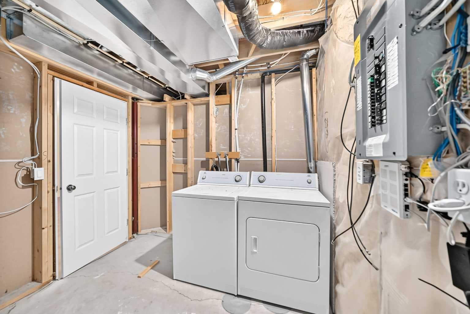 136 Bridlemeadows Common SW