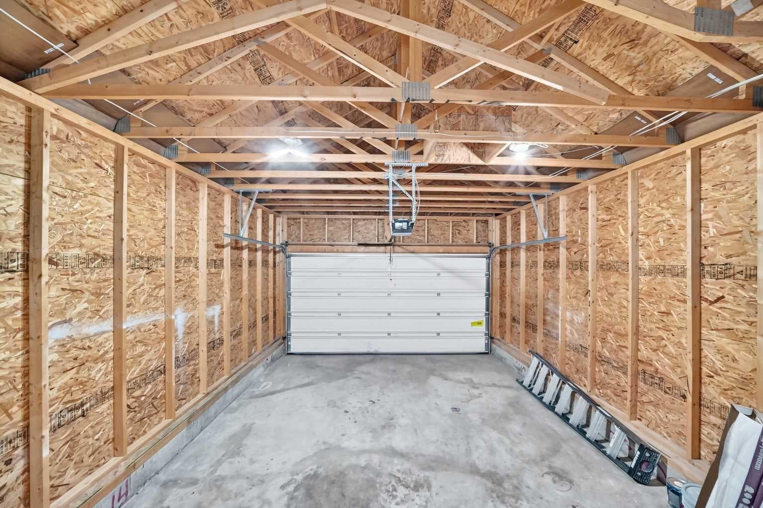 136 Bridlemeadows Common SW