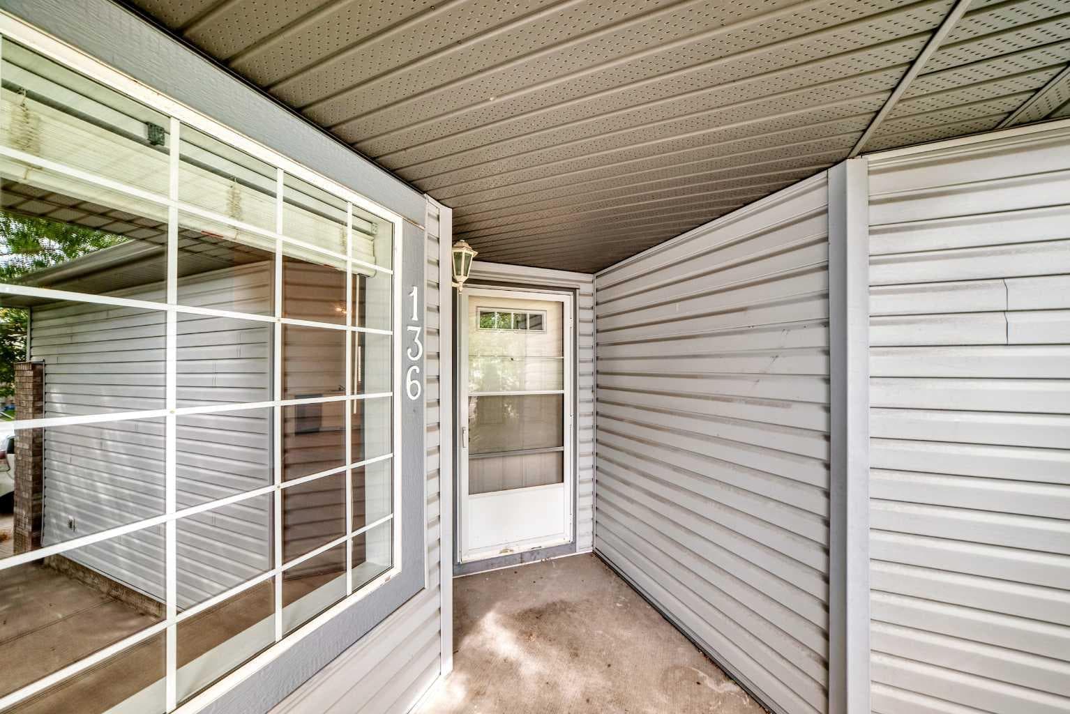136 Bridlemeadows Common SW