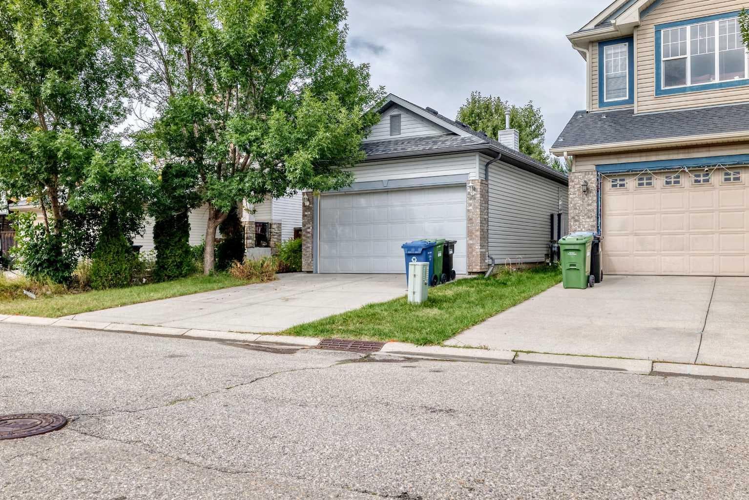 136 Bridlemeadows Common SW