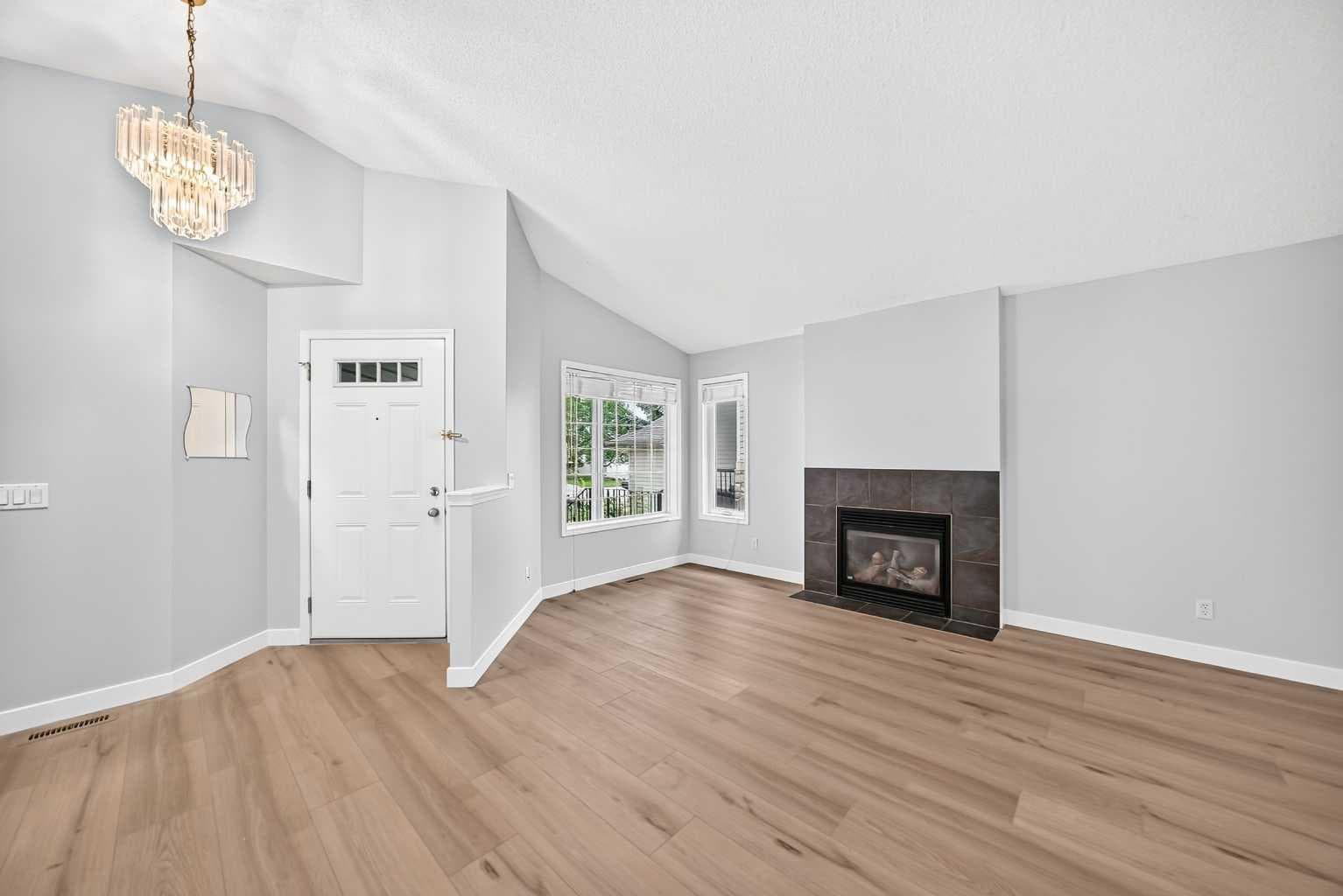136 Bridlemeadows Common SW