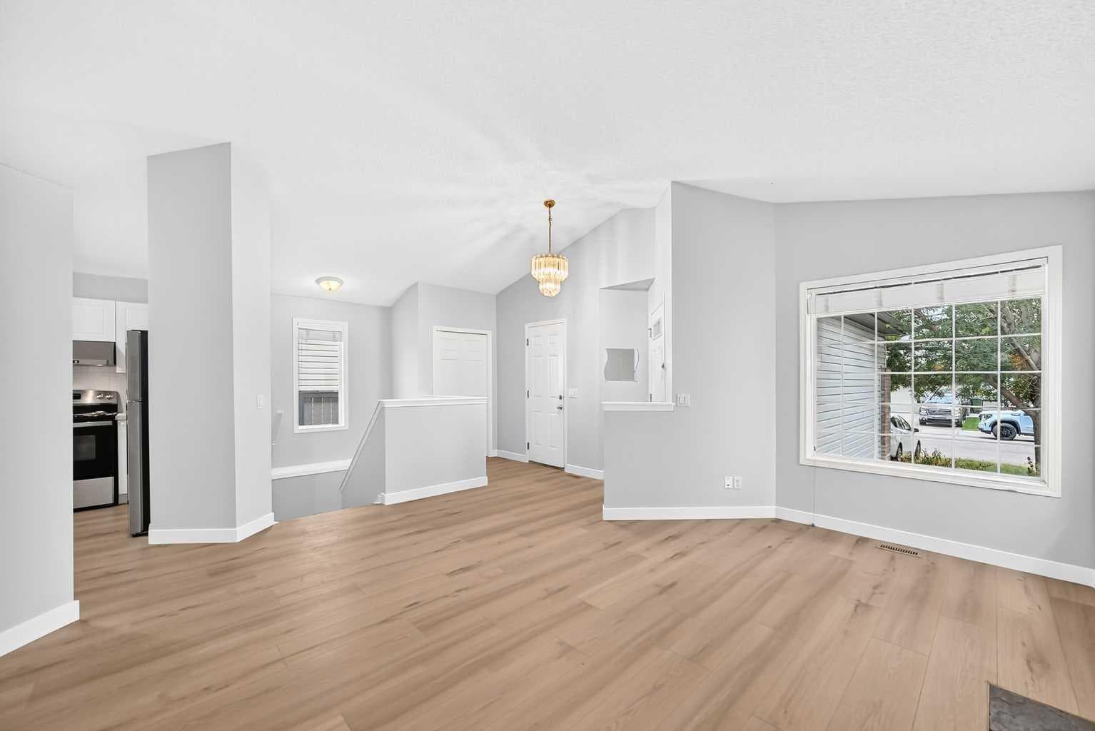136 Bridlemeadows Common SW