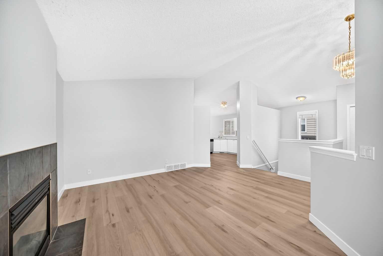 136 Bridlemeadows Common SW