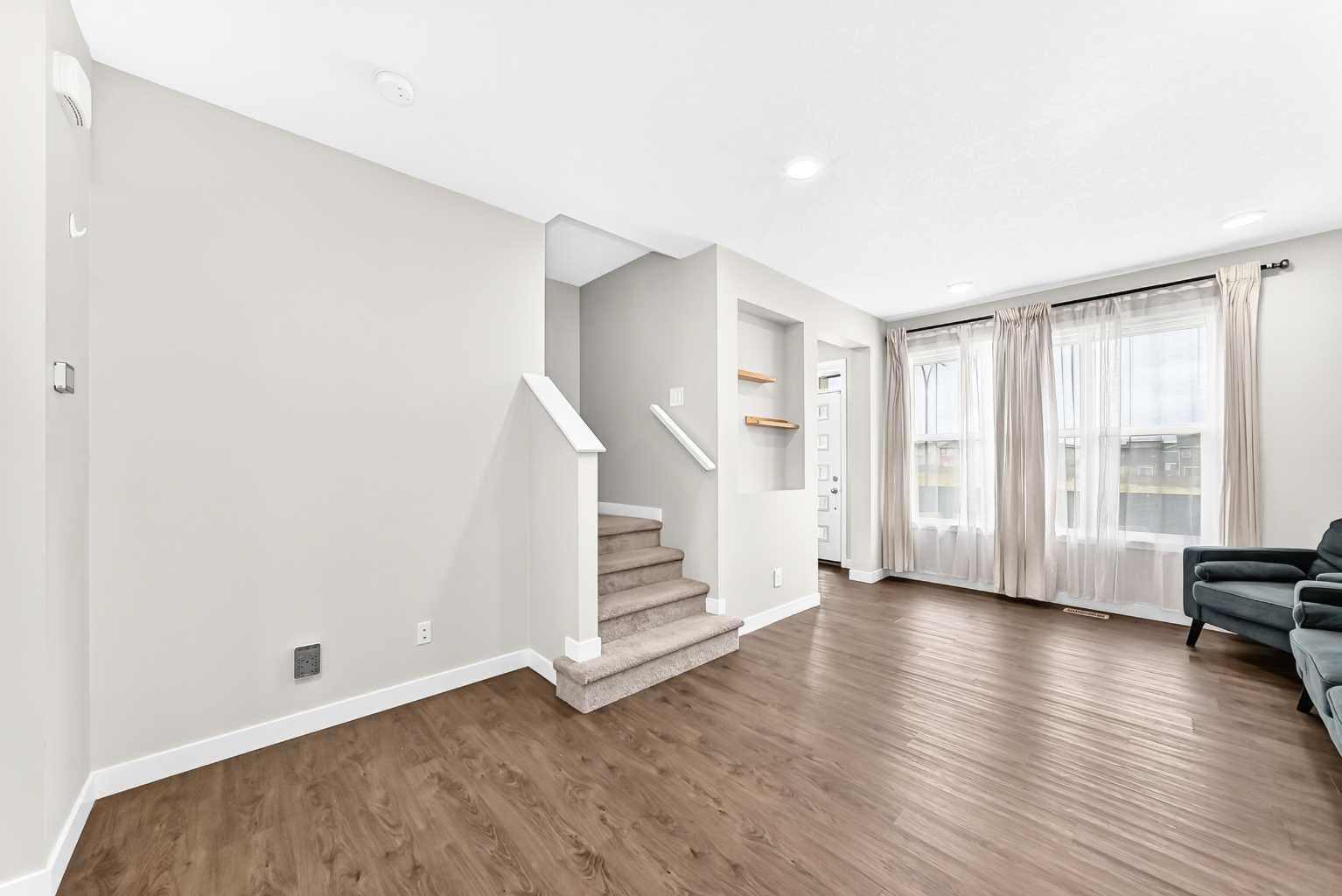 471 Livingston Way NE