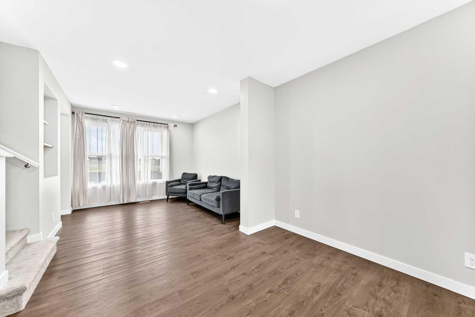 471 Livingston Way NE