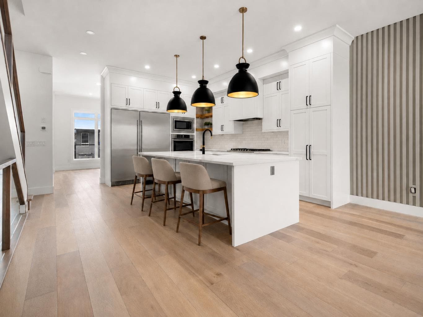 1907 28 Avenue SW