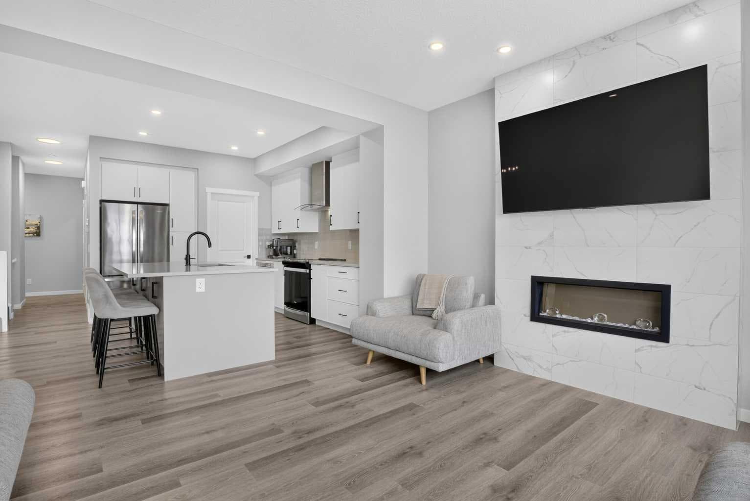 244 Masters Row SE