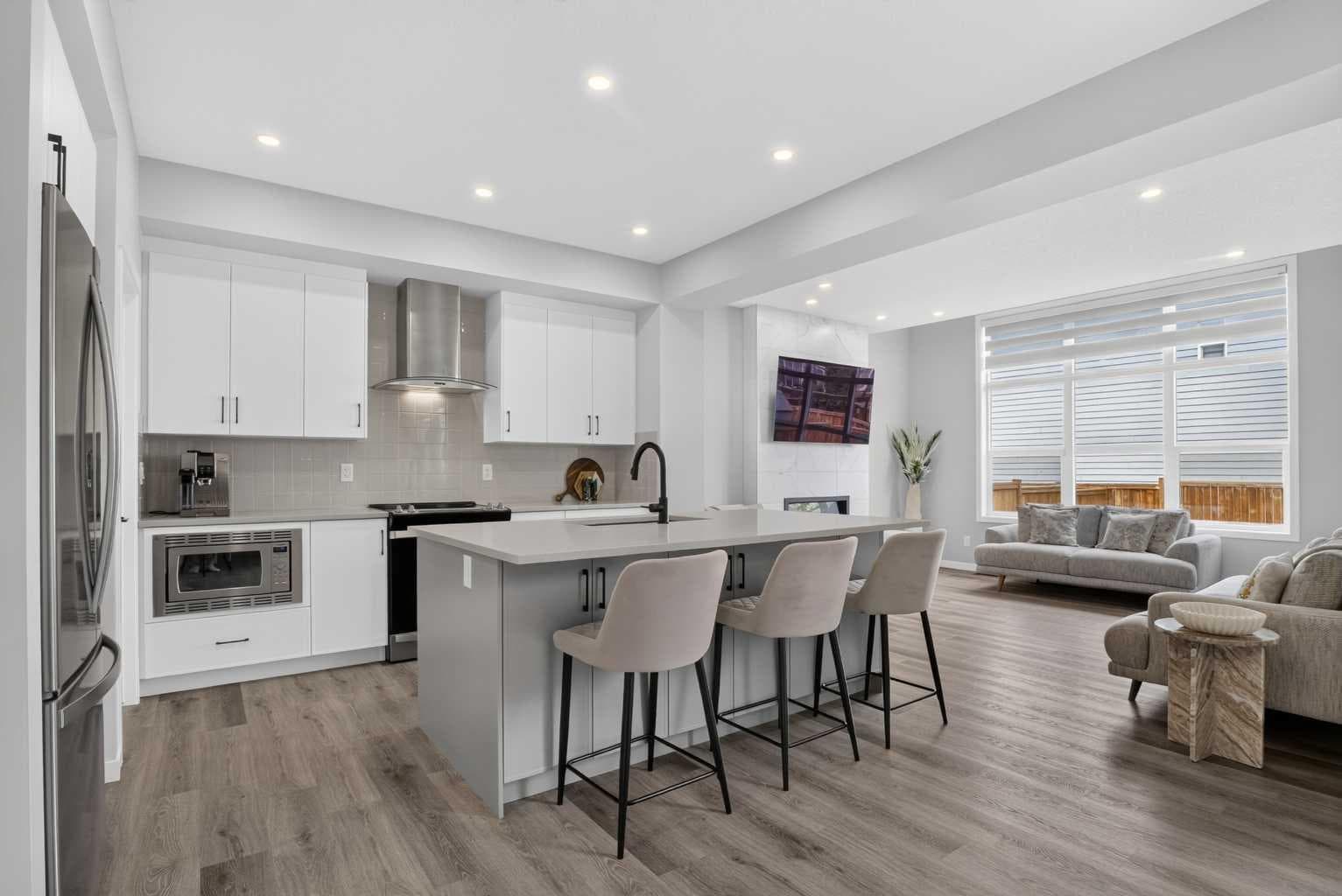 244 Masters Row SE