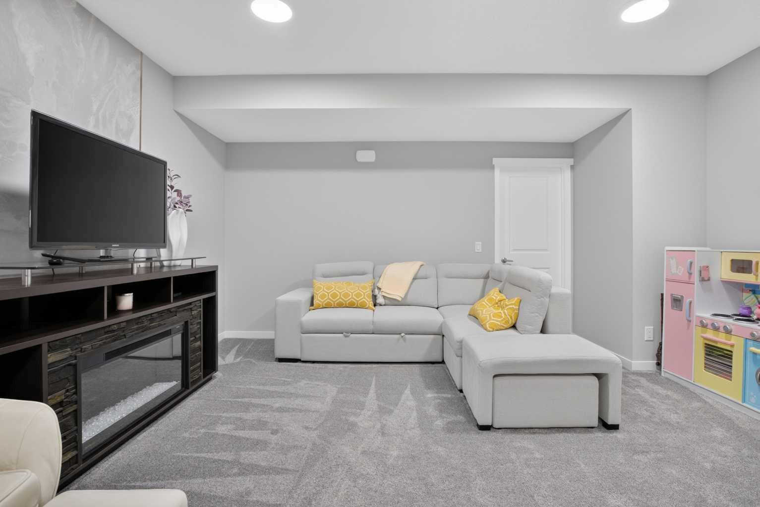 244 Masters Row SE