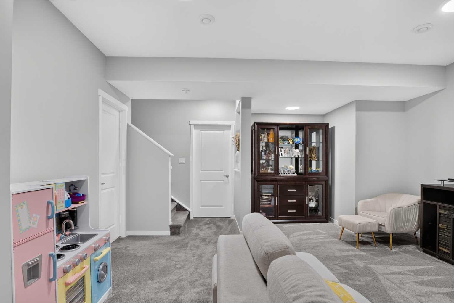 244 Masters Row SE