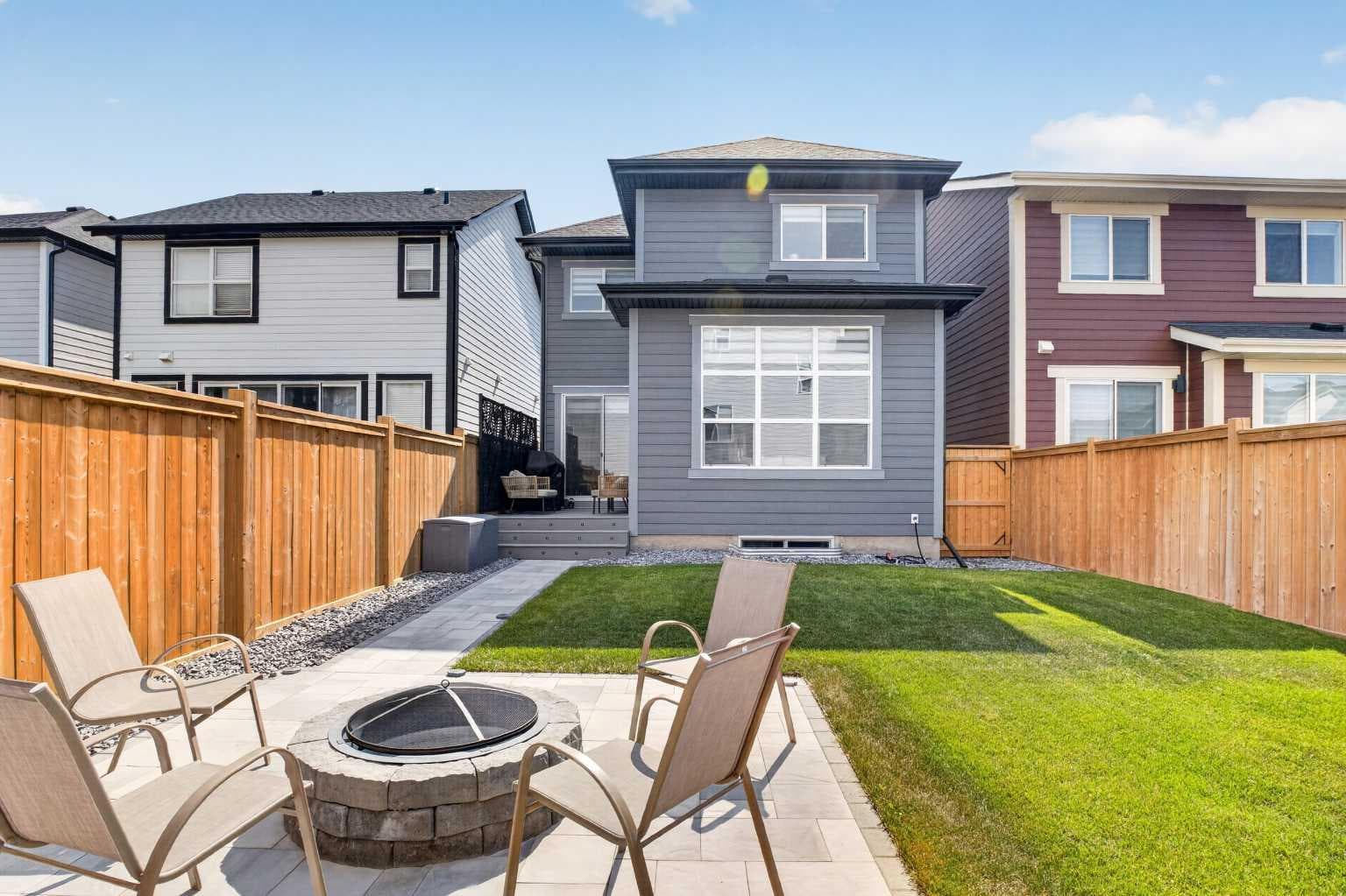 244 Masters Row SE