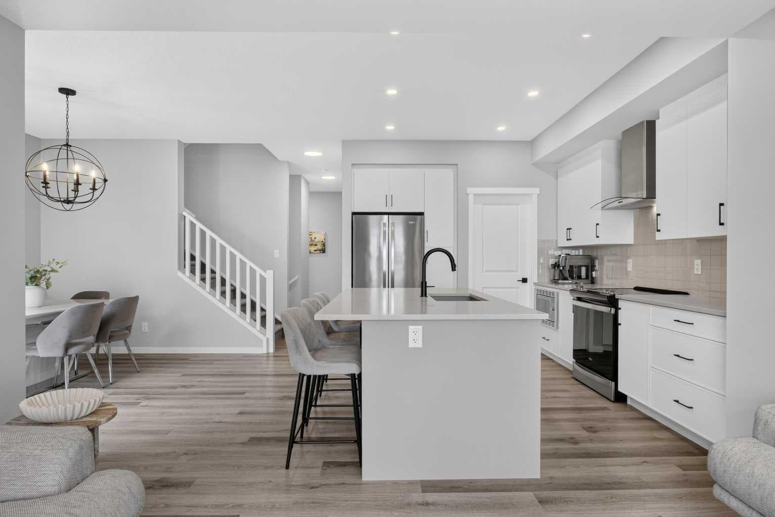 244 Masters Row SE
