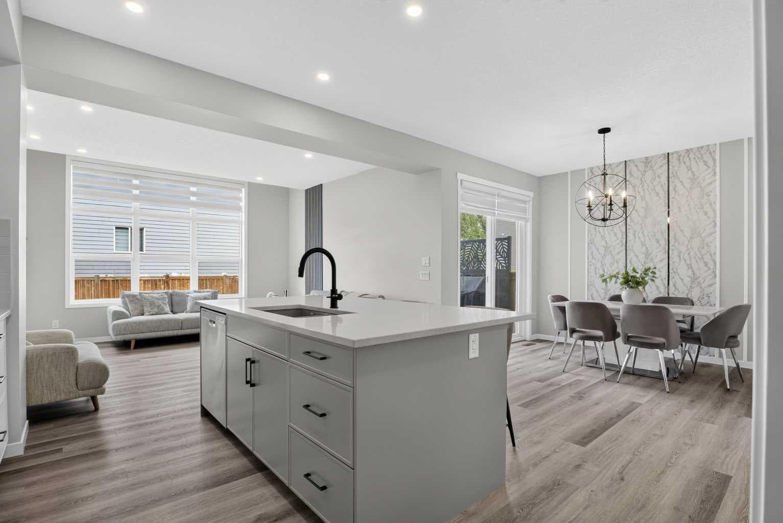 244 Masters Row SE