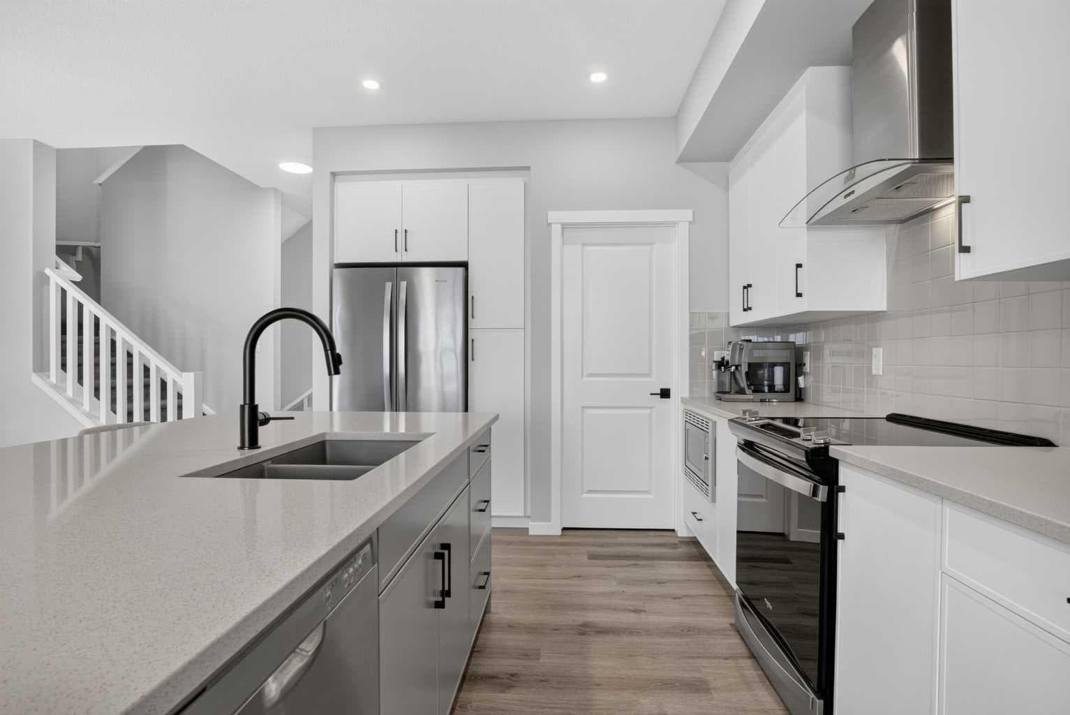 244 Masters Row SE