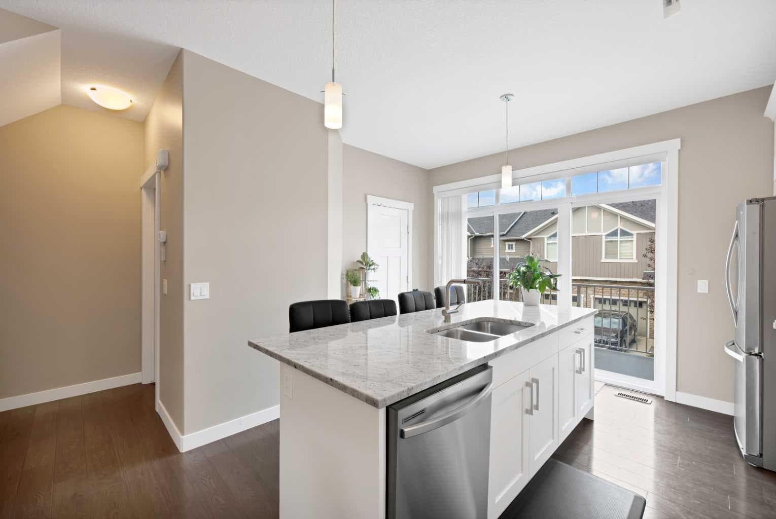 563 EVANSTON Manor NW