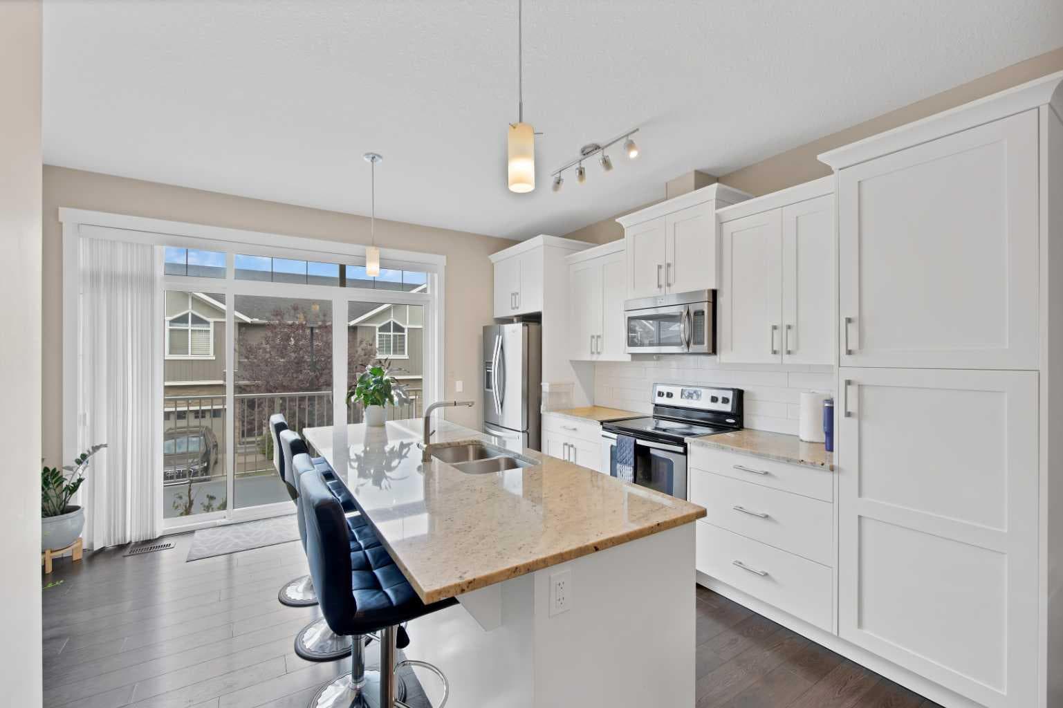 563 EVANSTON Manor NW