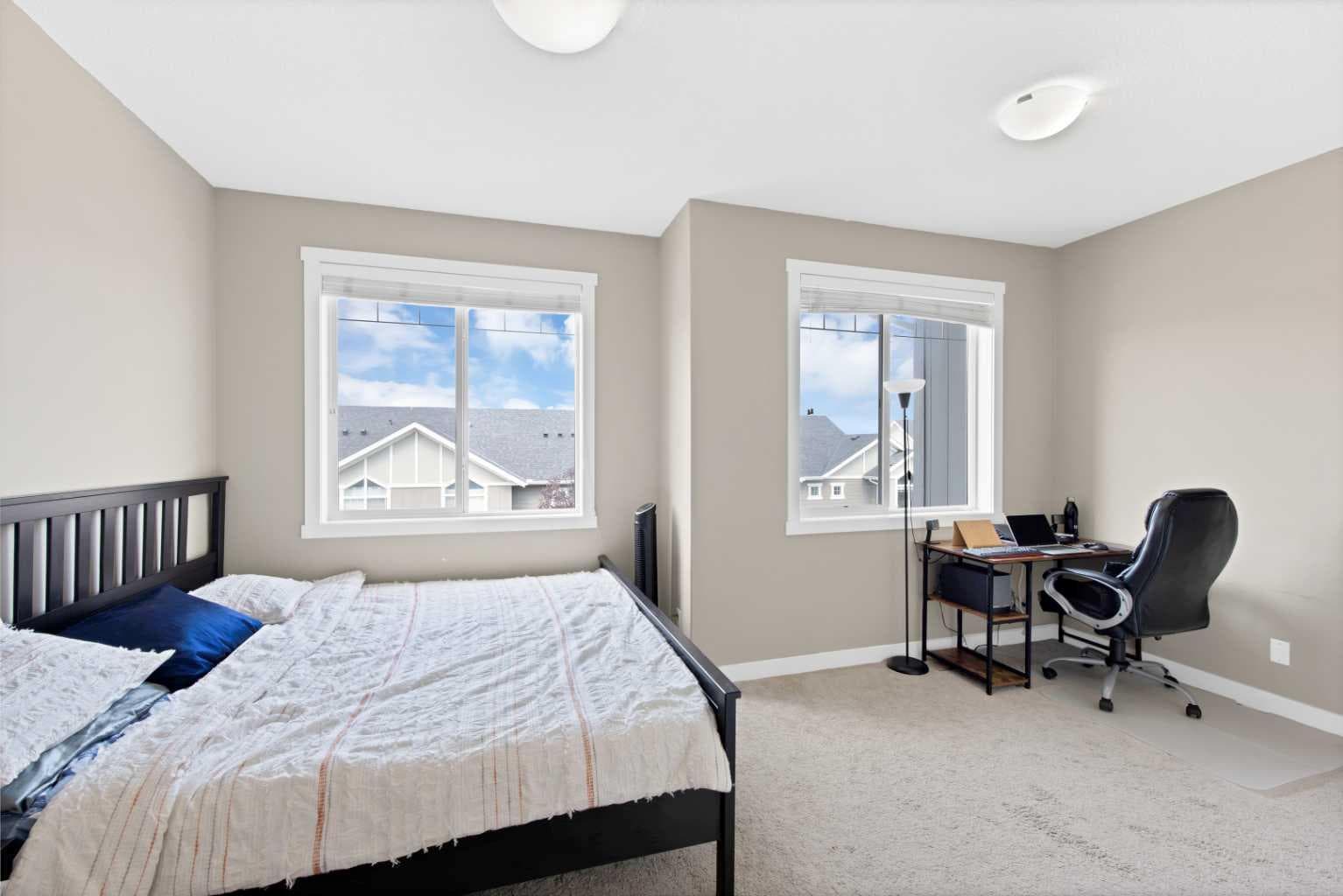 563 EVANSTON Manor NW