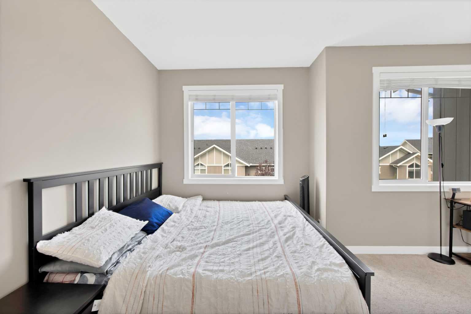 563 EVANSTON Manor NW