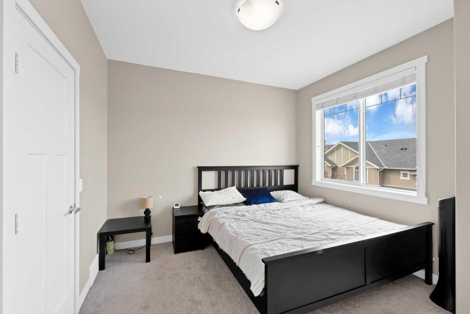563 EVANSTON Manor NW