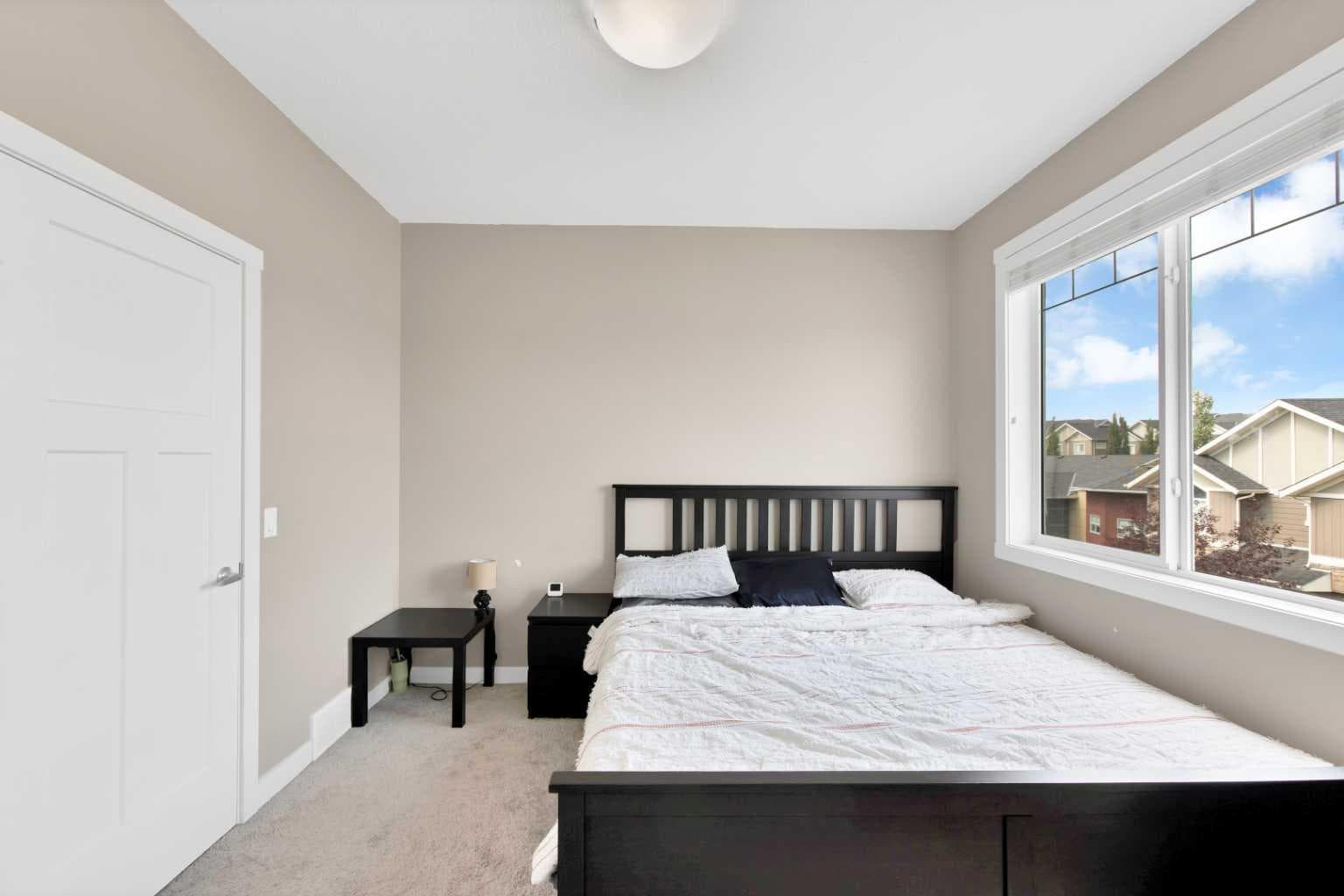 563 EVANSTON Manor NW