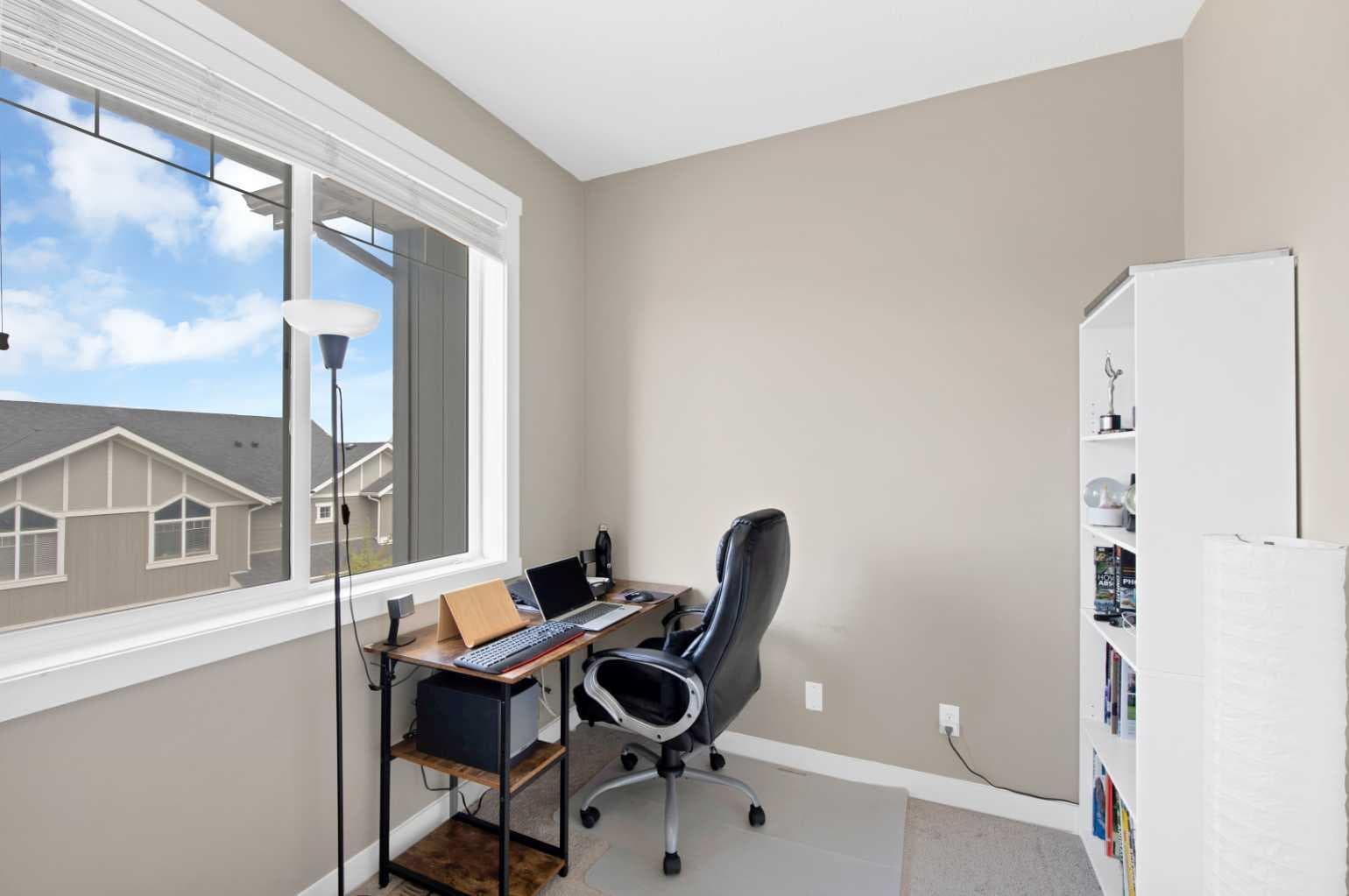 563 EVANSTON Manor NW