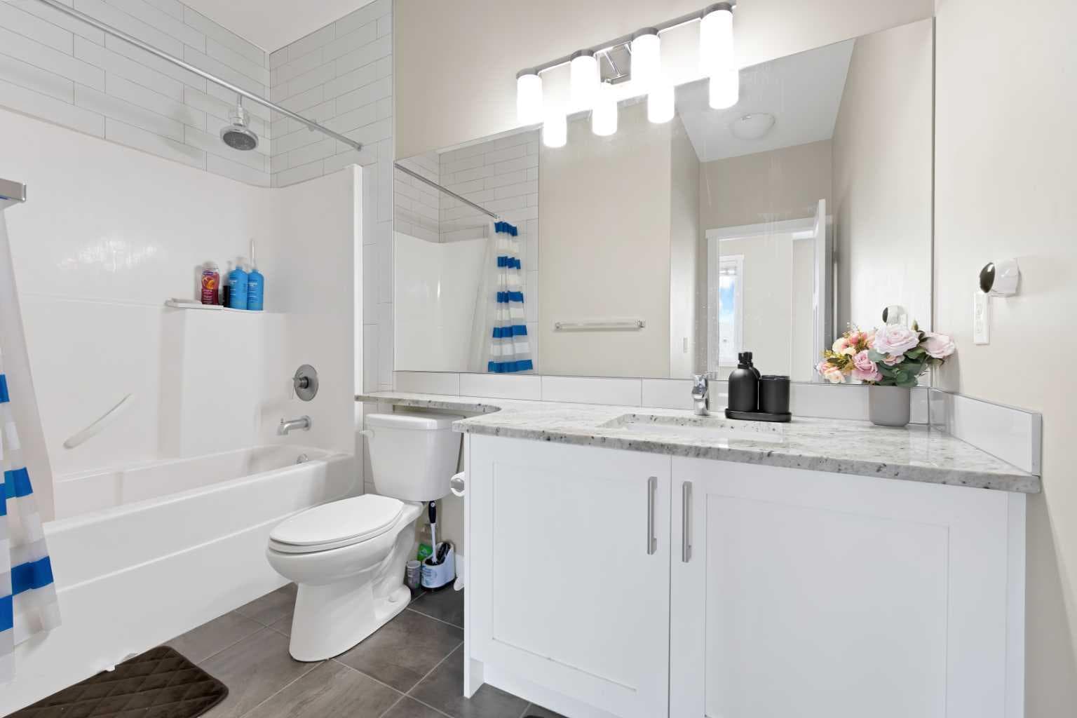 563 EVANSTON Manor NW