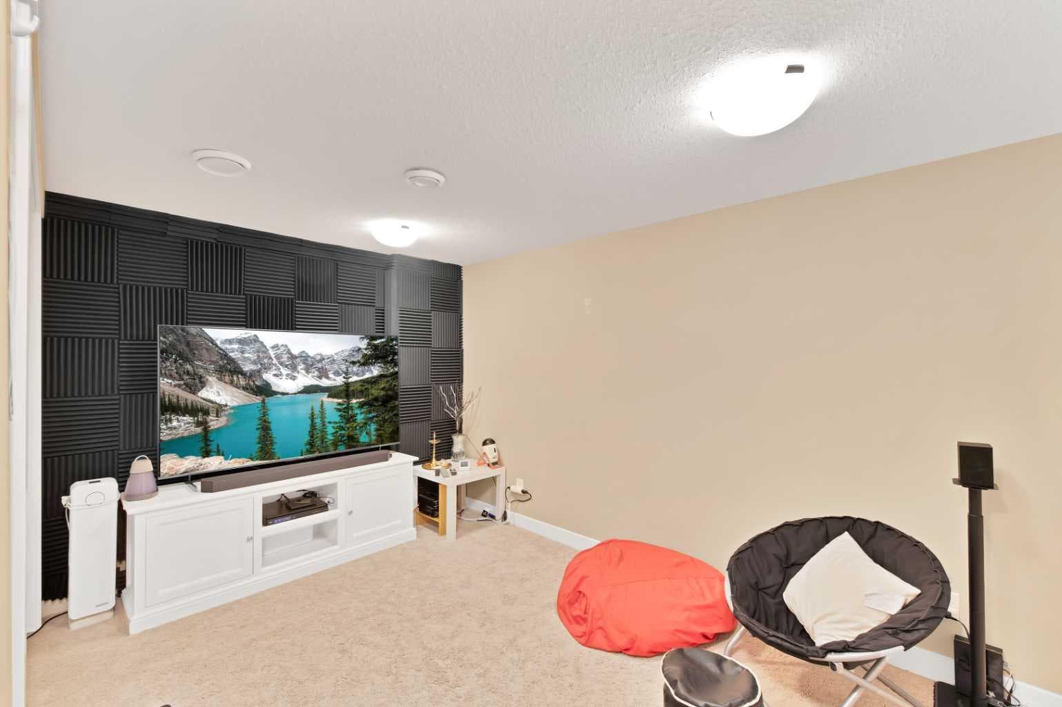 563 EVANSTON Manor NW