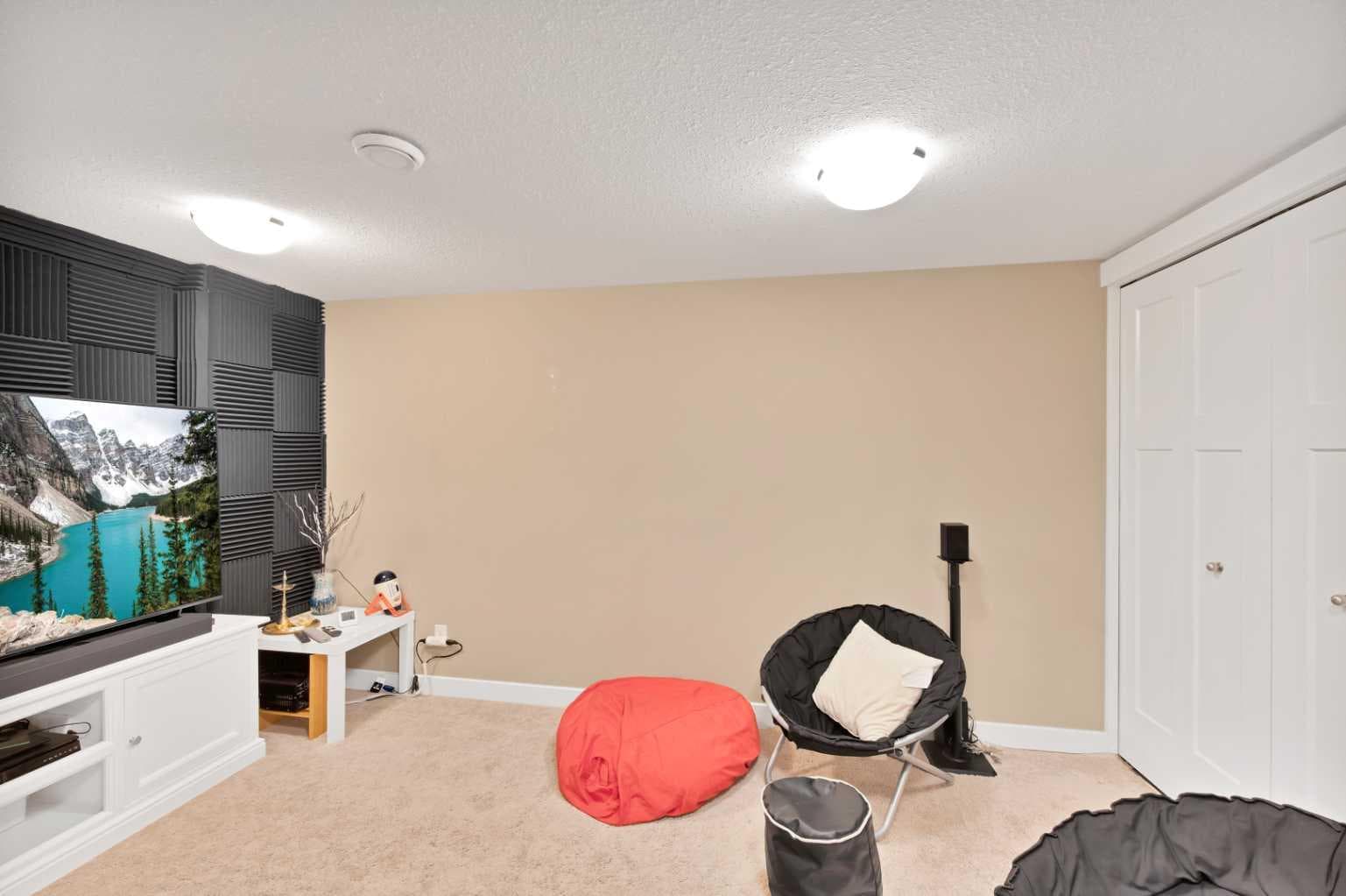563 EVANSTON Manor NW