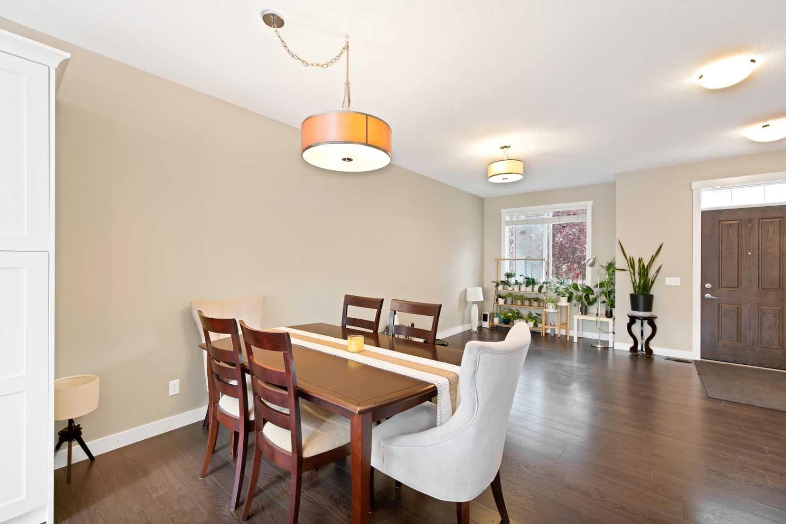 563 EVANSTON Manor NW