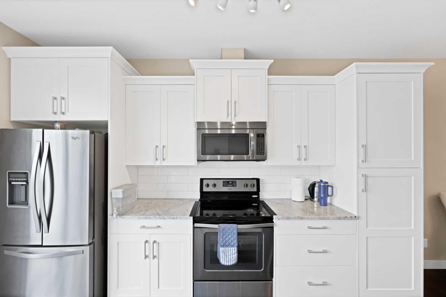 563 EVANSTON Manor NW