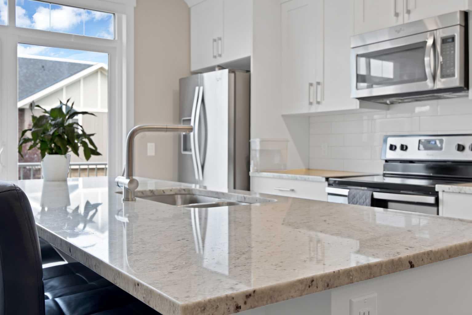 563 EVANSTON Manor NW