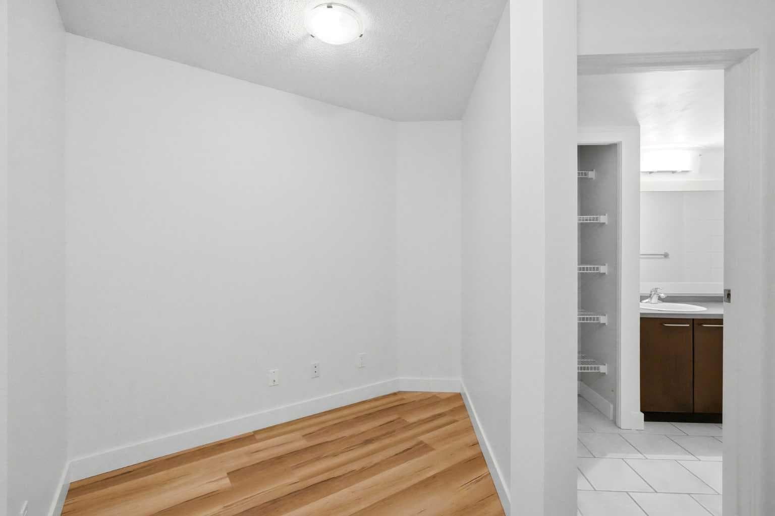 235, 35 Richard Court SW