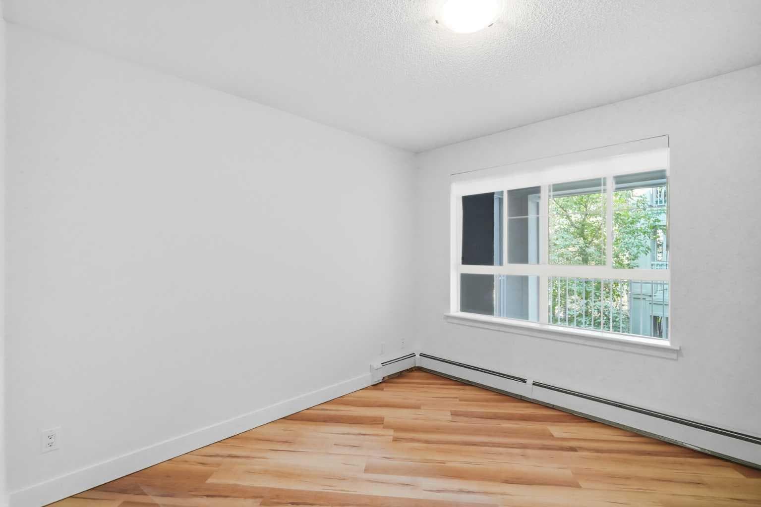 235, 35 Richard Court SW
