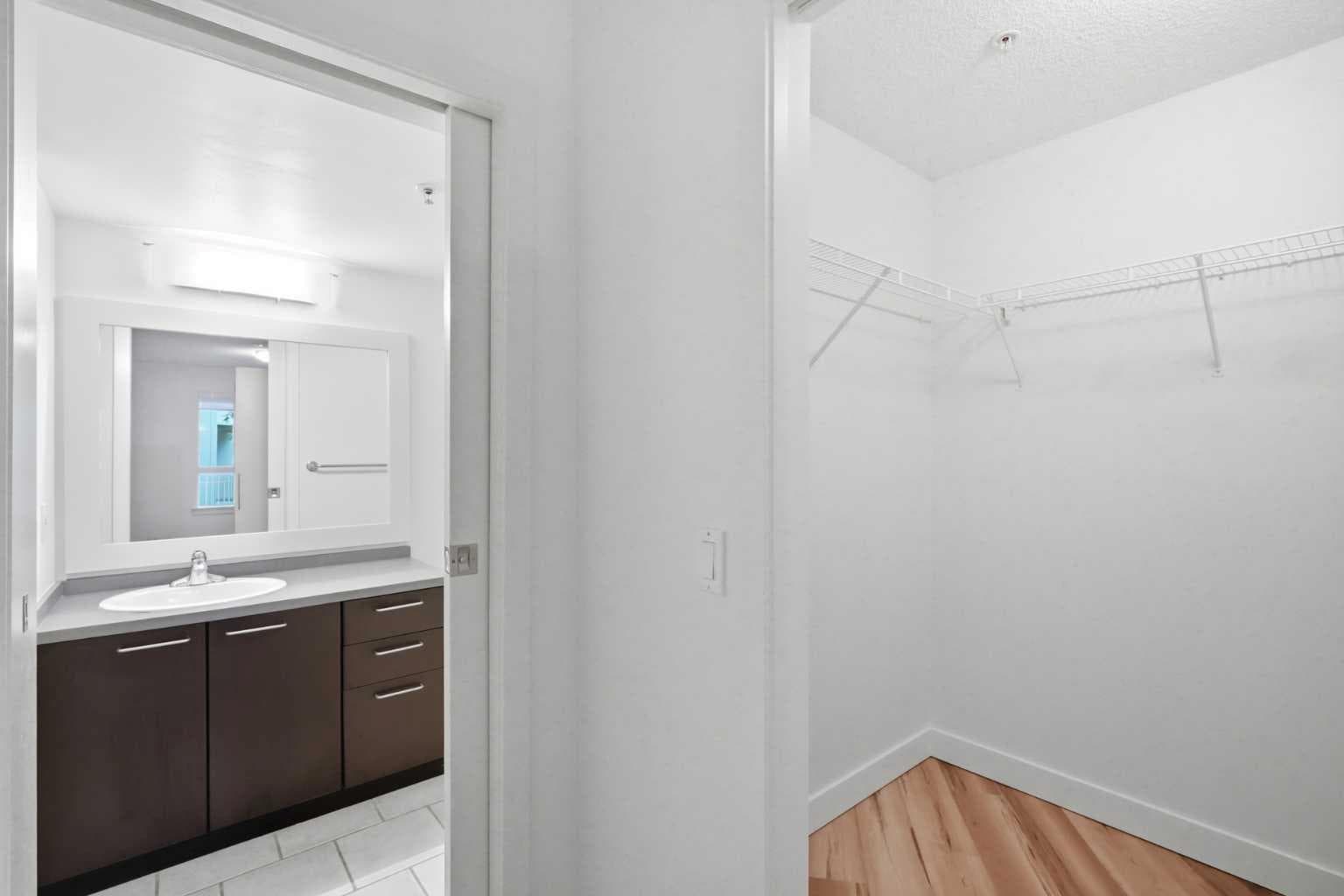 235, 35 Richard Court SW