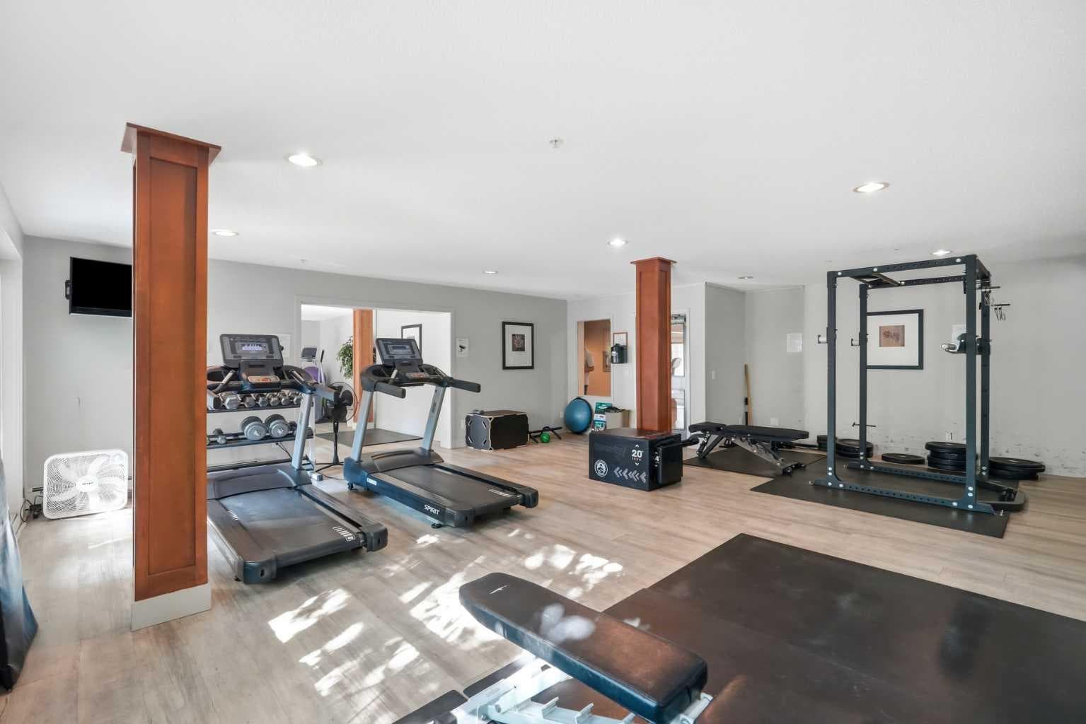235, 35 Richard Court SW