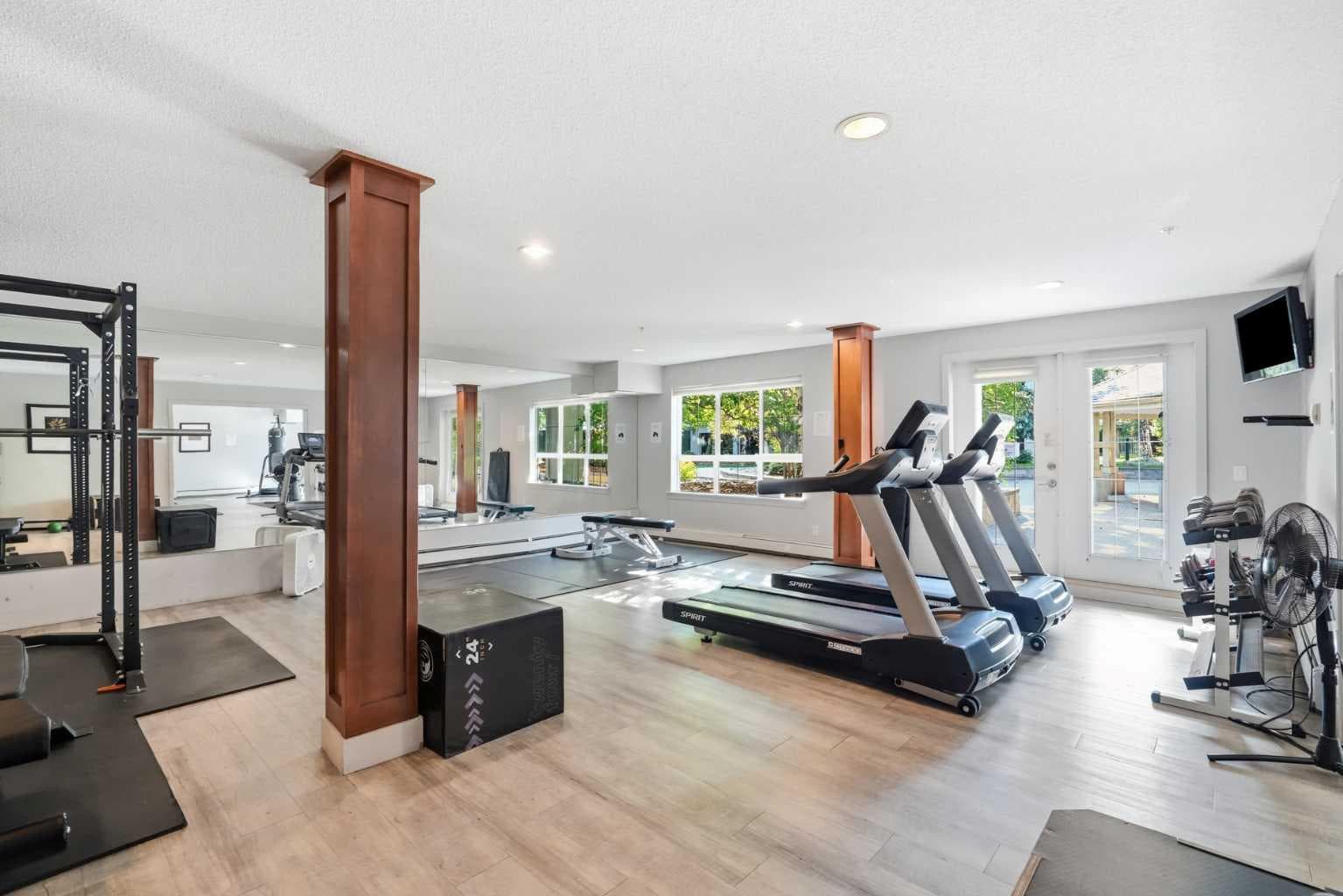 235, 35 Richard Court SW