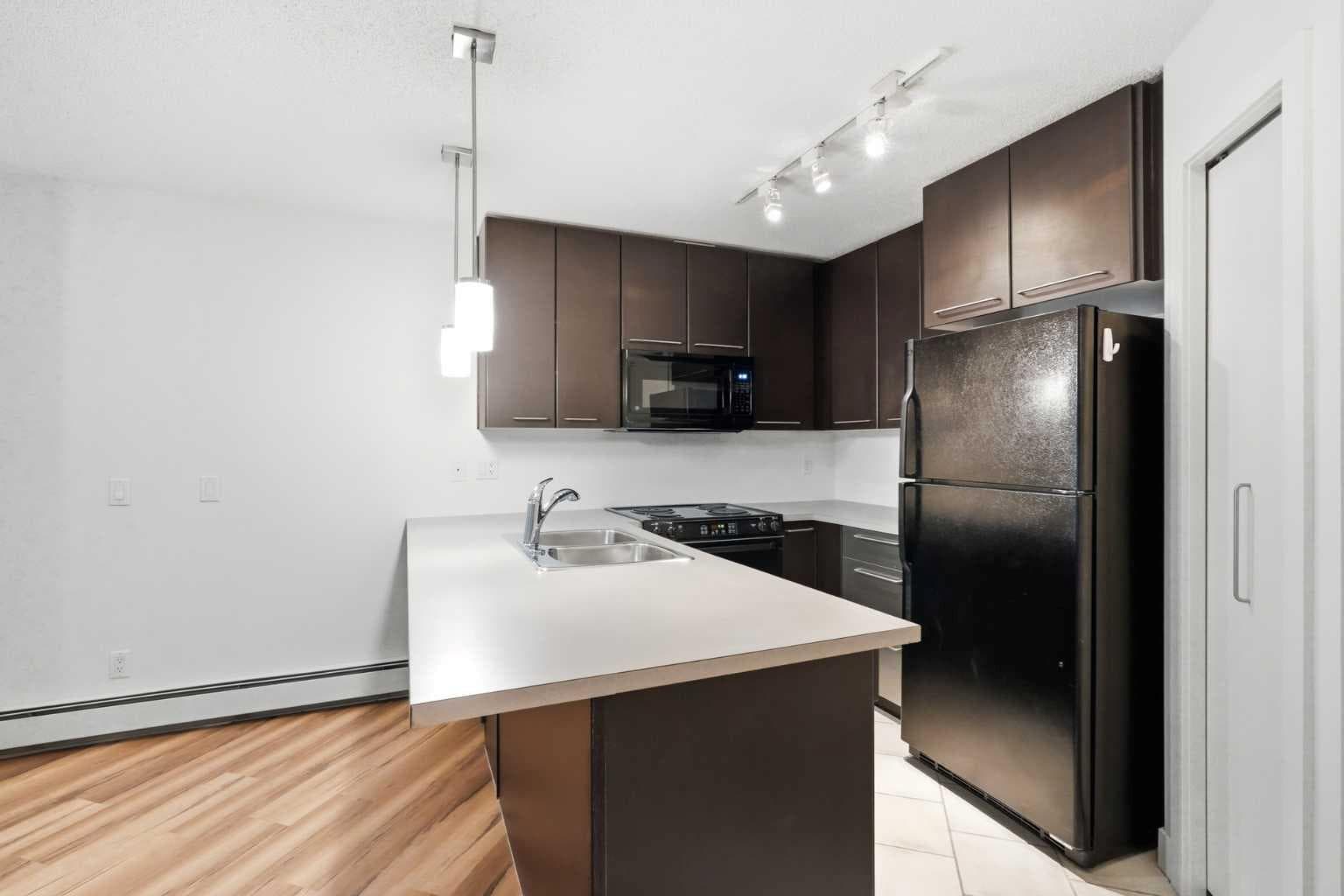 235, 35 Richard Court SW