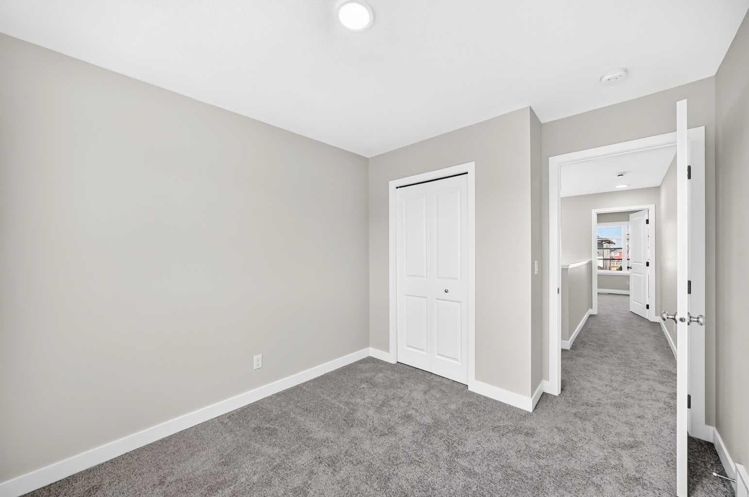619 Savanna Crescent NE
