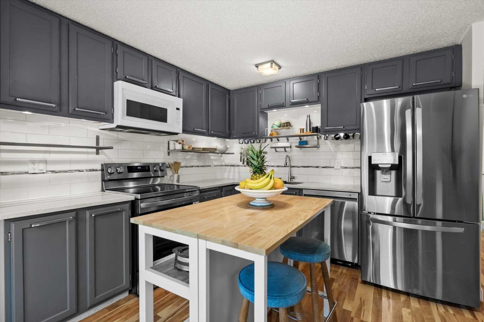 208 Queenston Heights SE