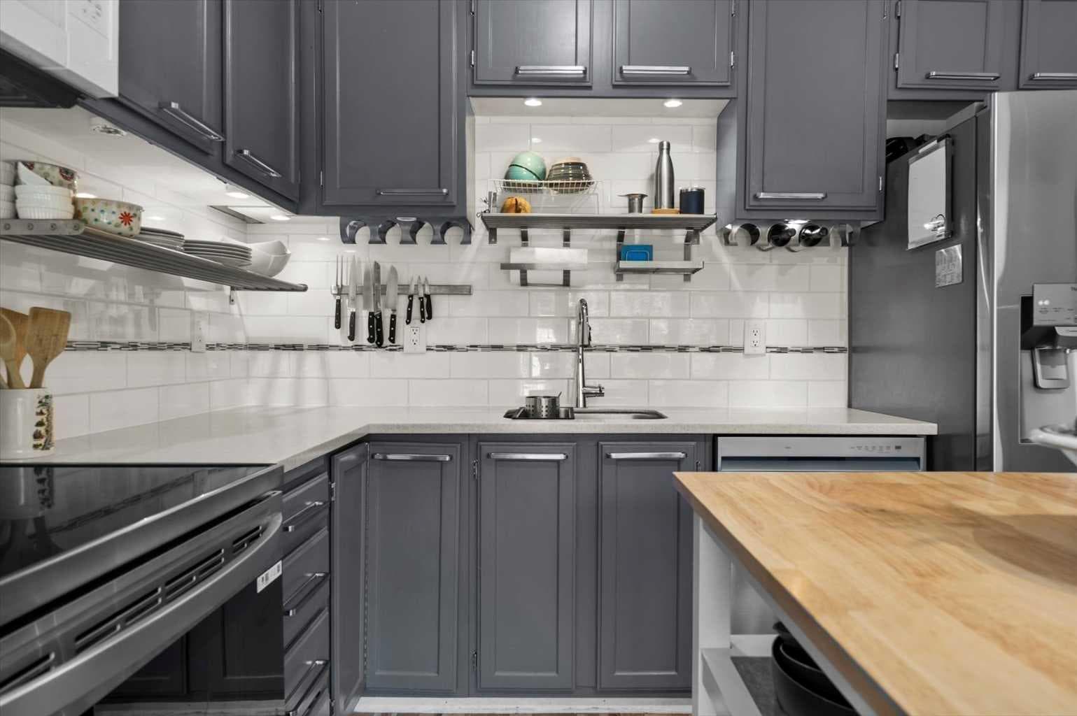 208 Queenston Heights SE