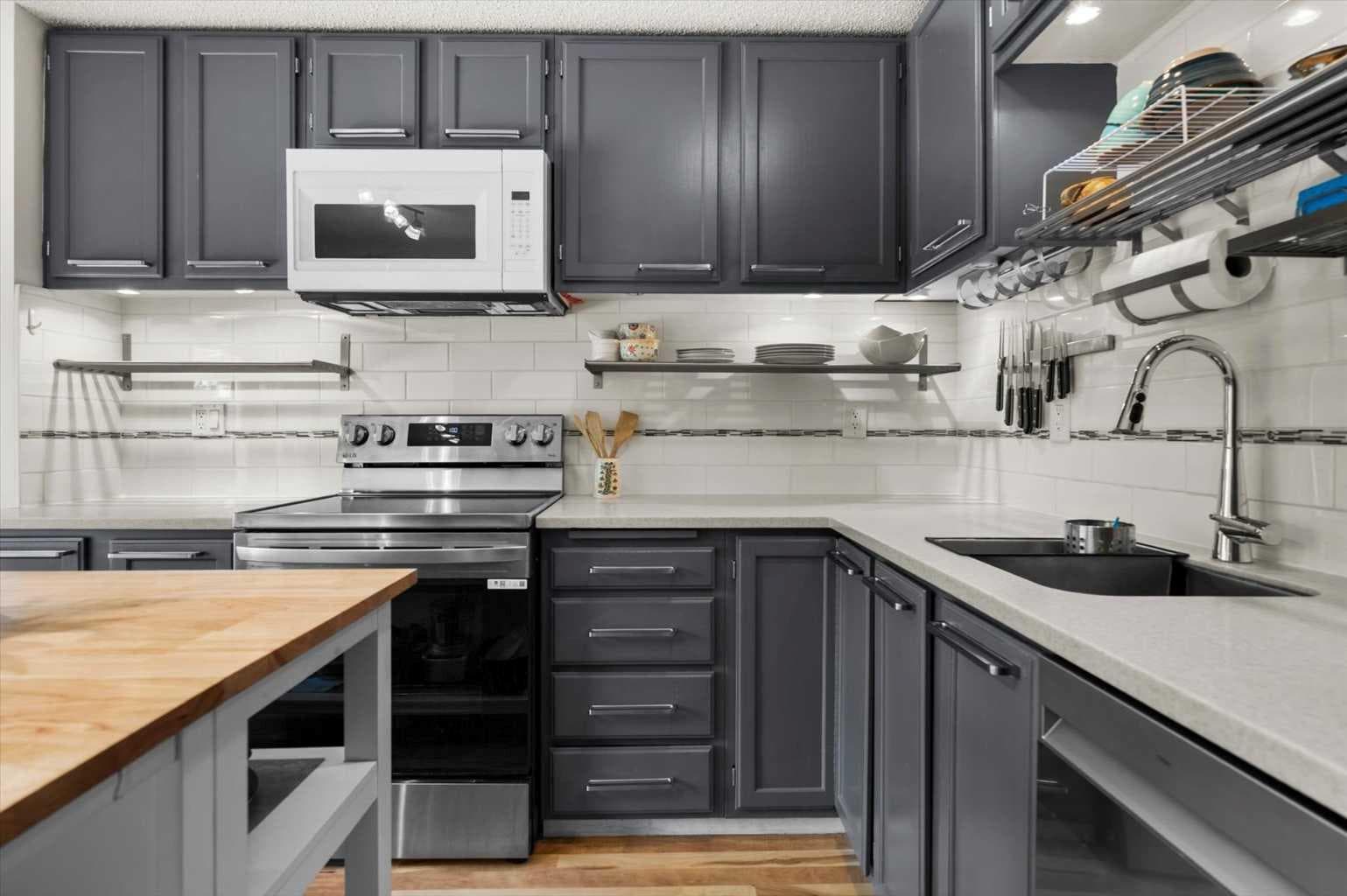 208 Queenston Heights SE
