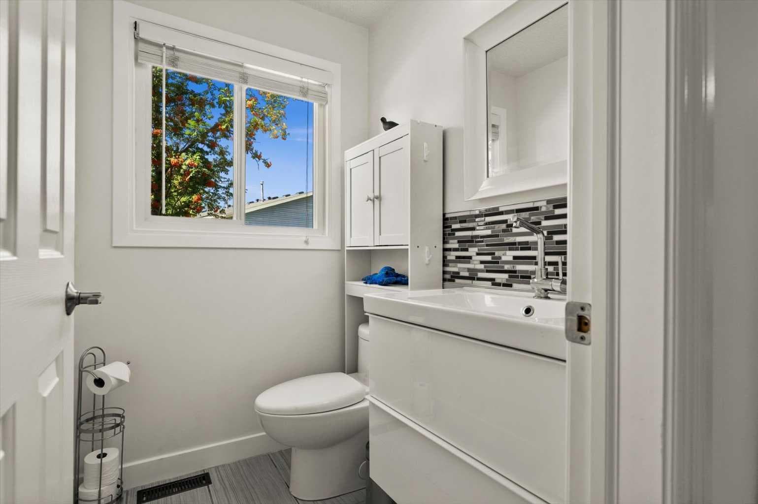 208 Queenston Heights SE