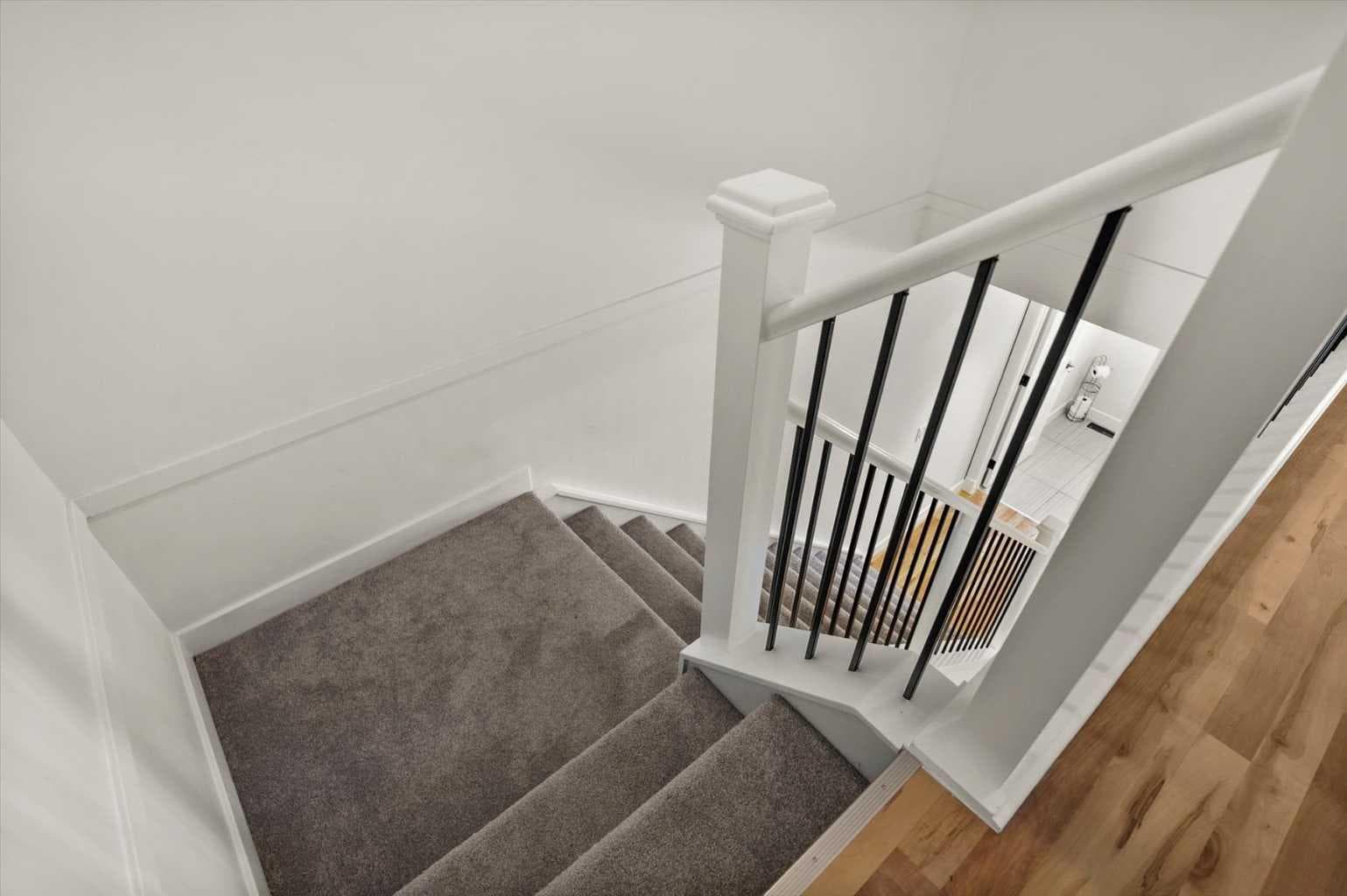 208 Queenston Heights SE