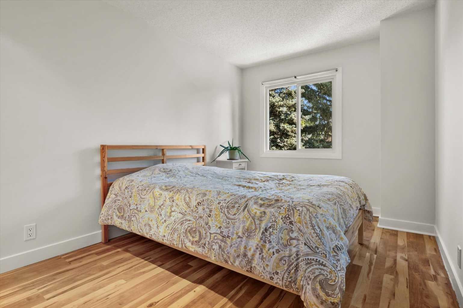 208 Queenston Heights SE