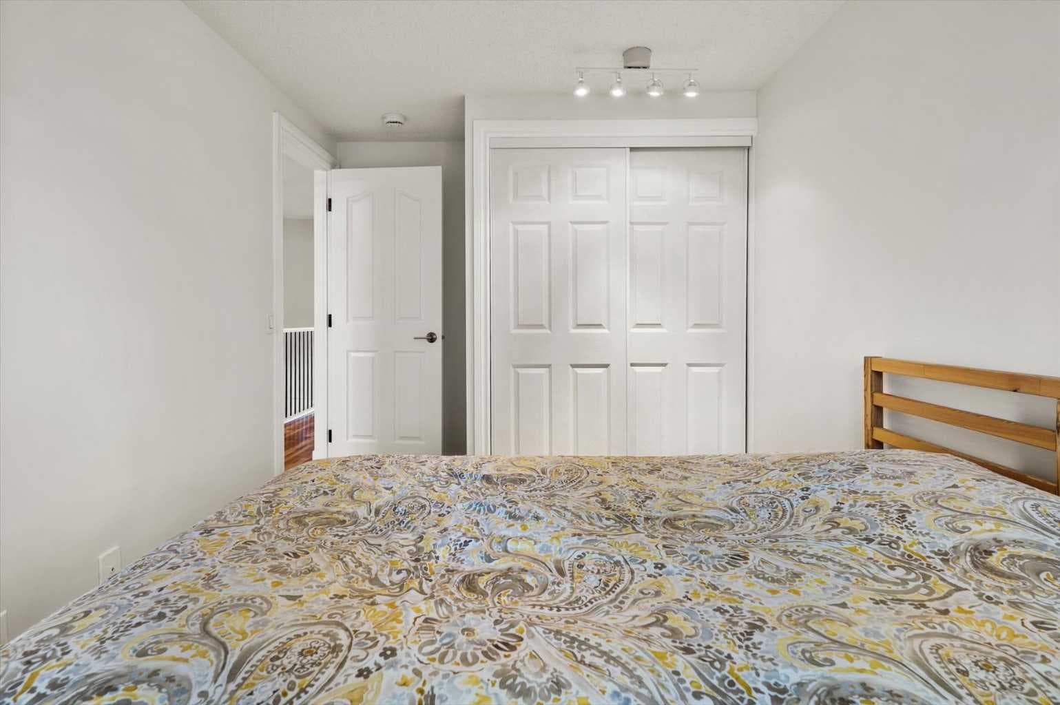208 Queenston Heights SE