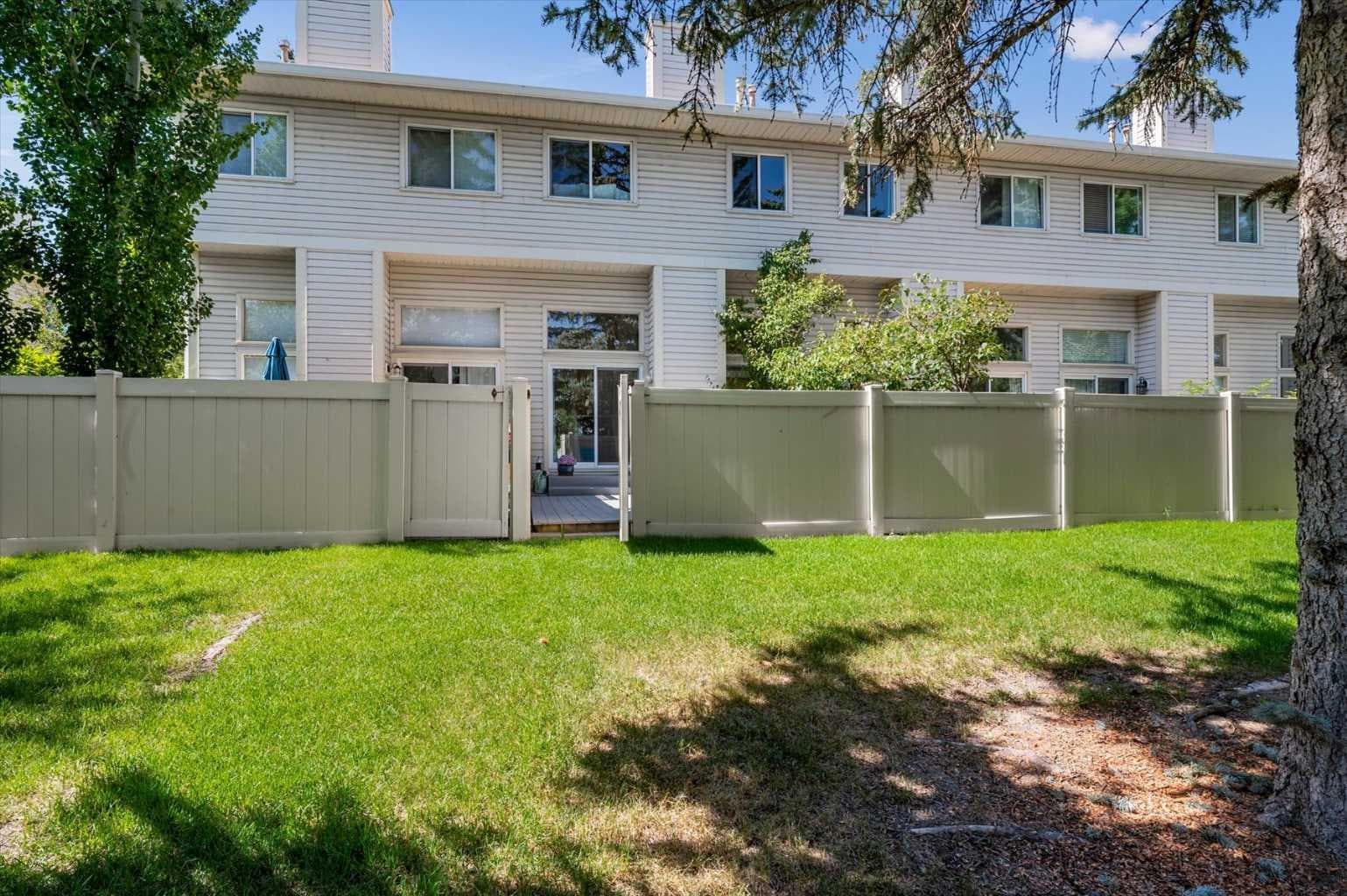 208 Queenston Heights SE